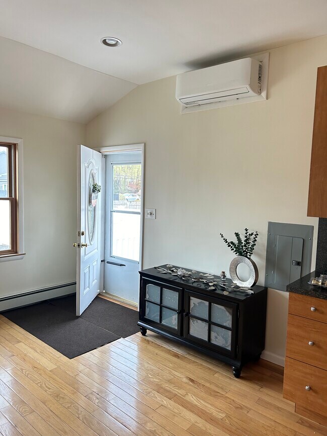 4 Haide Pl, Unit Apartment