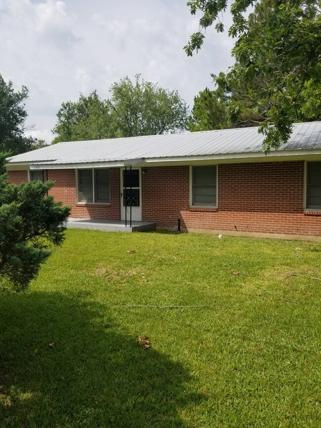 property at 1501 Bethune St