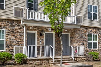Riverside Arms Apartments in Newark, NJ - Building Photo - Building Photo