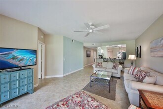 526 Lake Louise Cir in Naples, FL - Building Photo - Building Photo