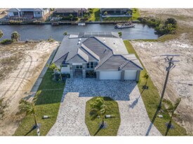811 Old Burnt Store Old Burnt Store Rd in Cape Coral, FL - Building Photo