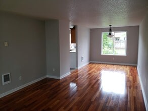 770 Hyacinth St in Independence, OR - Building Photo - Building Photo