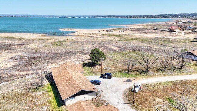 126 Lake Breeze Dr in Buchanan Dam, TX - Building Photo - Building Photo