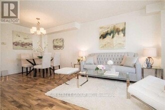 407 Hollandview Trail in Aurora, ON - Building Photo - Building Photo