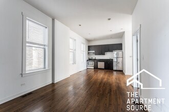 727 N Hoyne Ave, Unit 1r in Chicago, IL - Building Photo - Building Photo