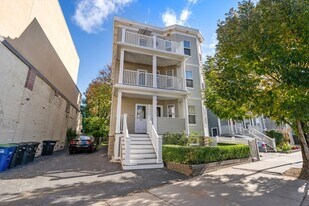 811 Somerville Ave, Unit 2 in Somerville, MA - Building Photo