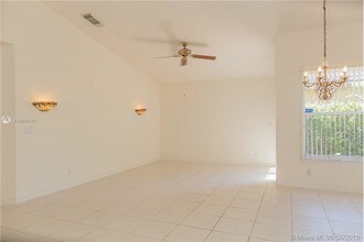 3832 SW 53rd St-Unit -3832 in Fort Lauderdale, FL - Foto de edificio - Building Photo