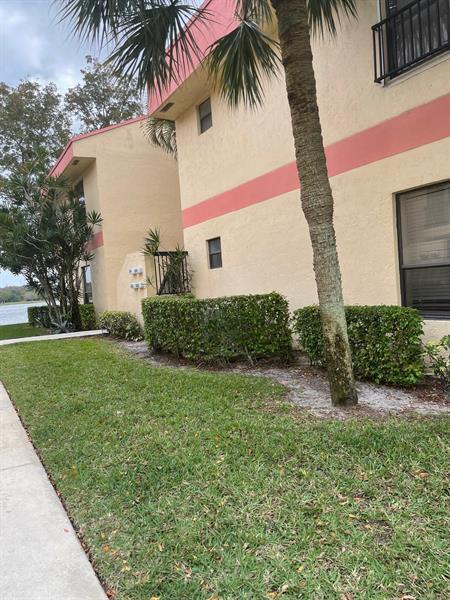 2836 Carambola Cir S in Coconut Creek, FL - Building Photo - Building Photo