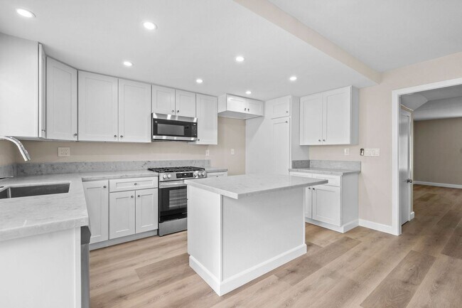 21794 Lake Vista Dr in Lake Forest, CA - Building Photo - Building Photo
