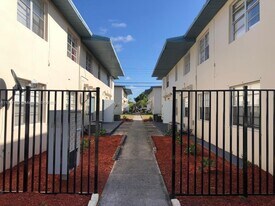 939 Magnolia Dr, Unit L in West Palm Beach, FL - Building Photo