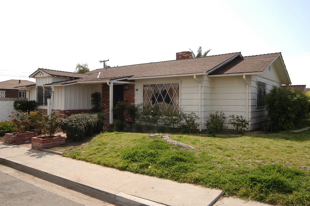 934,934 1/2 Wolff St. in Oxnard, CA - Building Photo