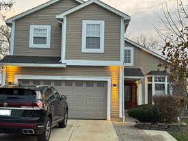426 Thunder Ridge in Lake In The Hills, IL - Building Photo