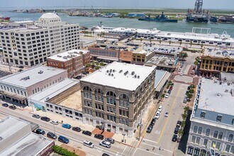2400 Mechanic St, Unit APT 206 in Galveston, TX - Building Photo - Building Photo