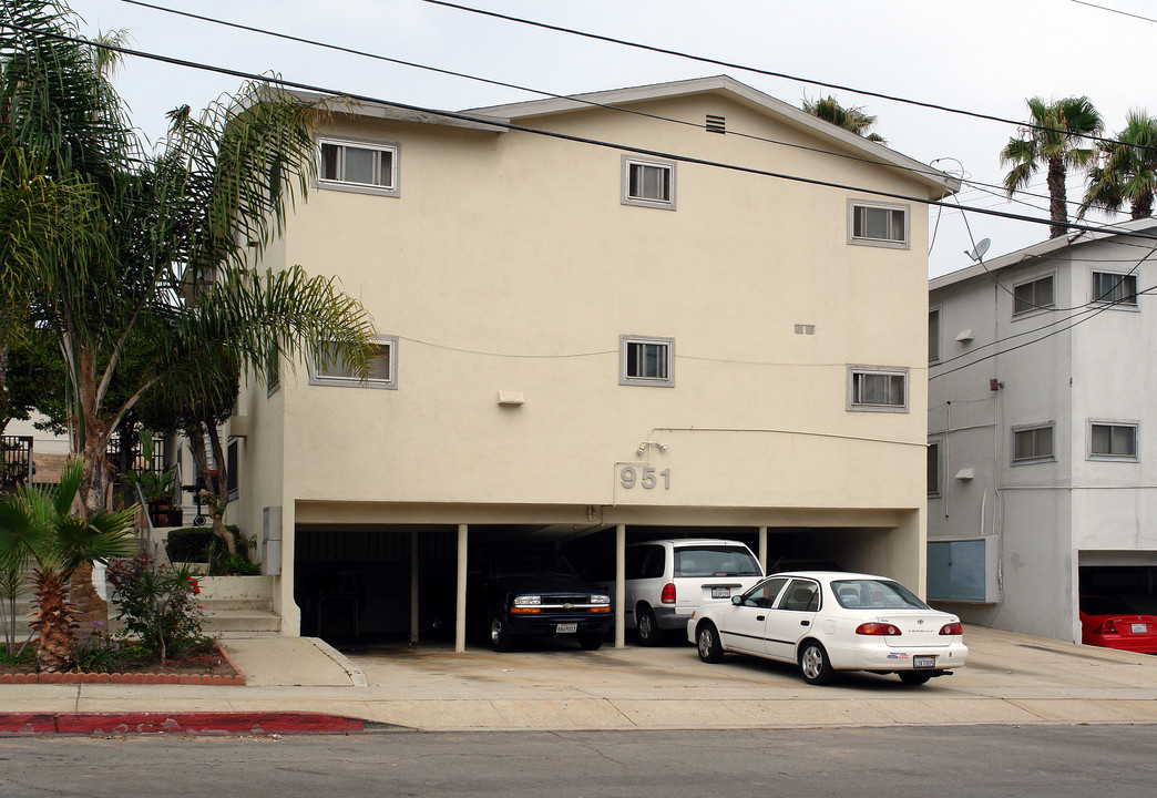 951 Hillcrest St in El Segundo, CA - Building Photo