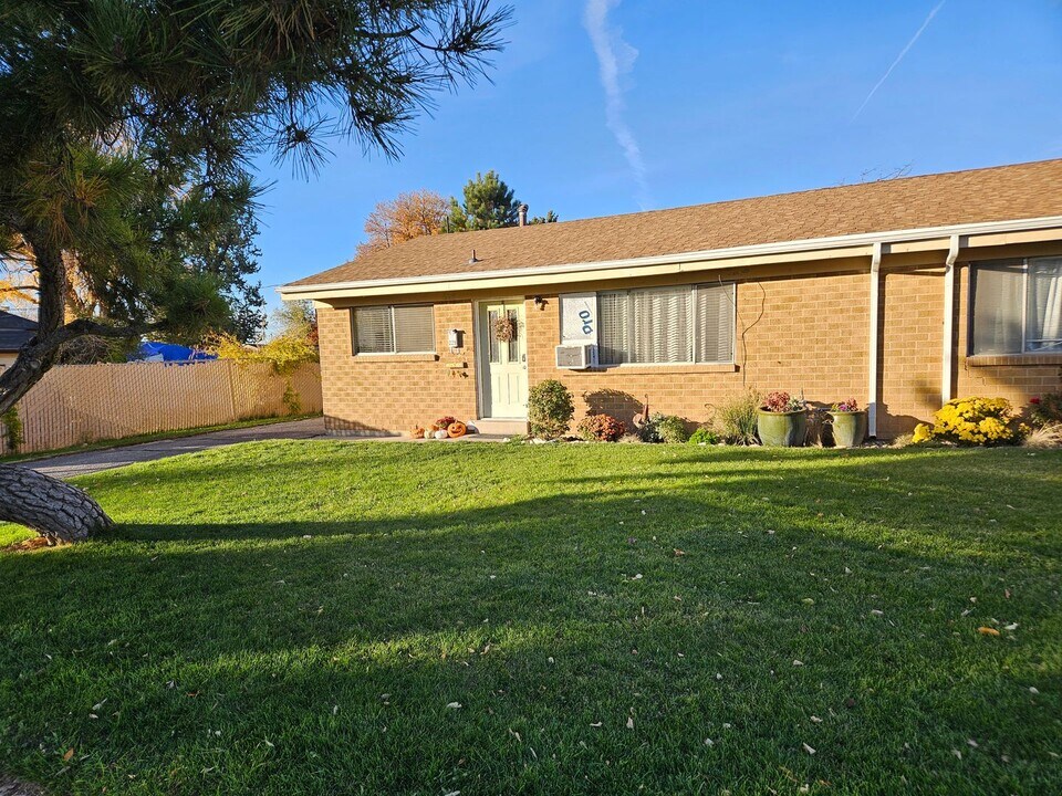 225 E 200 S in Bountiful, UT - Building Photo