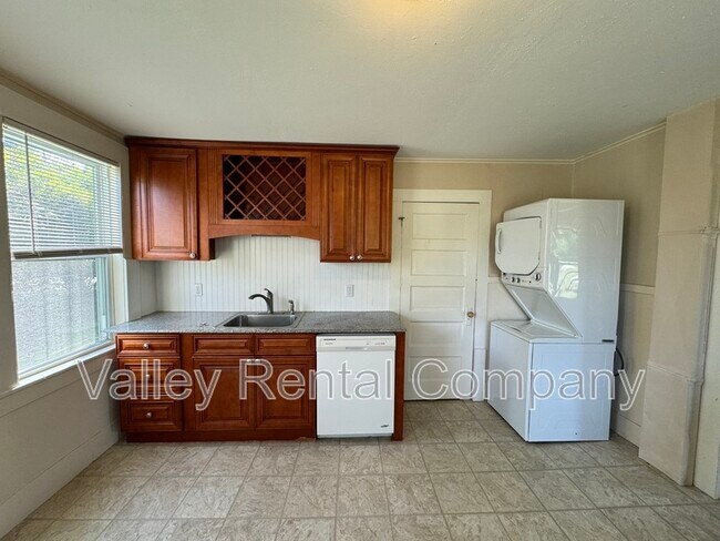 46 Old Amherst Rd in Sunderland, MA - Building Photo - Building Photo