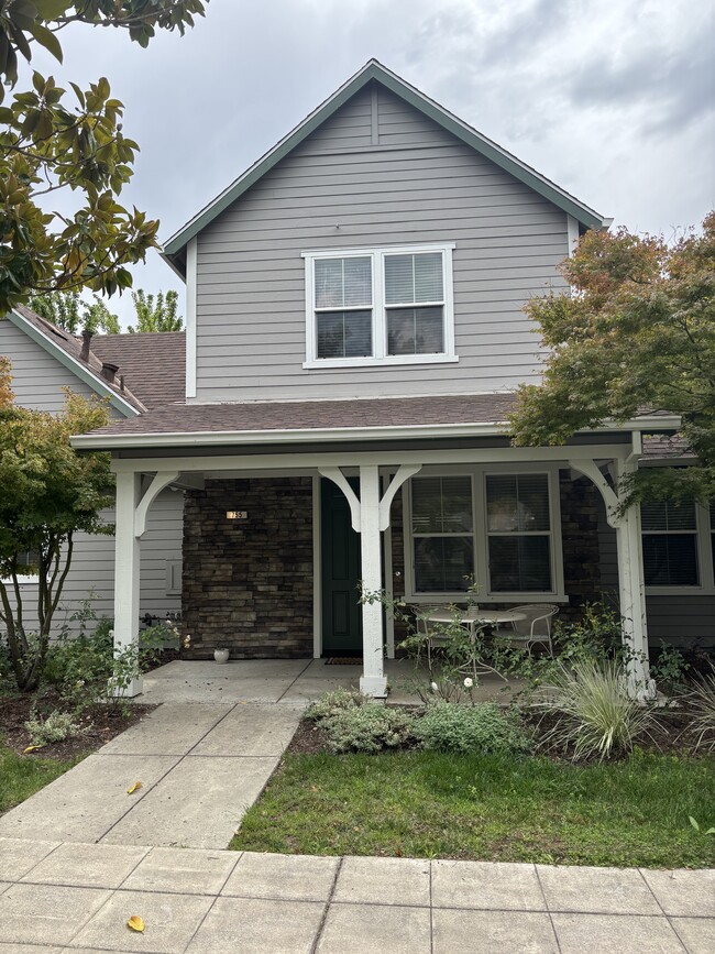 755 E Napa St