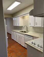 11632 S Kirkwood Rd in Stafford, TX - Building Photo - Building Photo