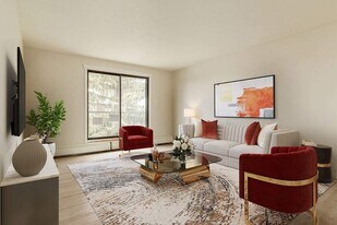 Royal Oak in Bonnyville, AB - Building Photo