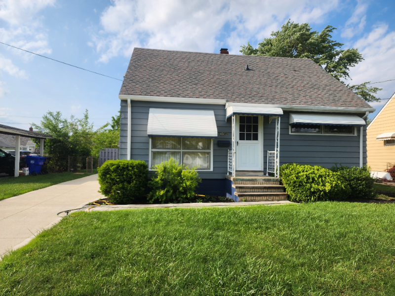 15472 Muskingum Blvd in Brook Park, OH - Building Photo