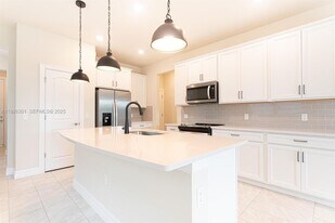 8648 Escue St in Wellington, FL - Building Photo