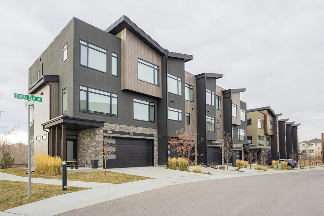 Ravines of Royal Oak in Calgary, AB - Building Photo