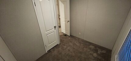 207 Redwood Ct in Belleville, MI - Building Photo - Building Photo