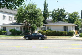 1504-1510 W Victory Blvd in Burbank, CA - Building Photo - Building Photo