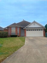 7830 Blue Bonnet St in Beaumont, TX - Building Photo