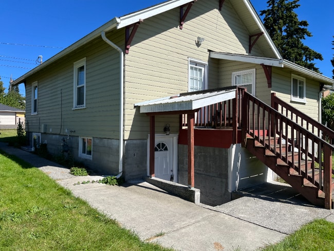 1708 S Durango St, Unit B in Tacoma, WA - Foto de edificio - Building Photo