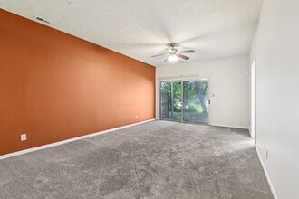 3643 Reflections Ln, Unit 5 in Indianapolis, IN - Building Photo - Building Photo