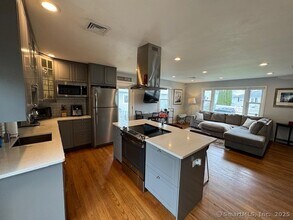 72 Ocean View St in New Haven, CT - Building Photo - Building Photo