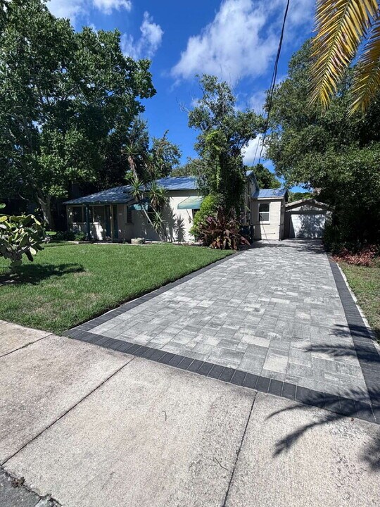 2100 Hallwood Pl in Melbourne, FL - Building Photo