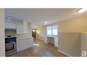 153 Kiniski Crescent NW in Edmonton, AB - Building Photo - Building Photo