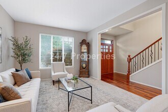 7001 SW Bouchaine St in Wilsonville, OR - Building Photo - Building Photo