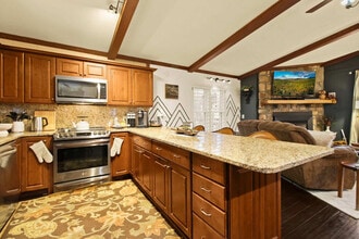 100 Hemlock Spur in Beech Mountain, NC - Building Photo - Building Photo