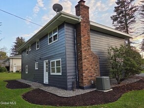 3 Mohawk View Rd in Latham, NY - Building Photo - Building Photo