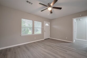 1739 W 5th St in Freeport, TX - Building Photo - Building Photo