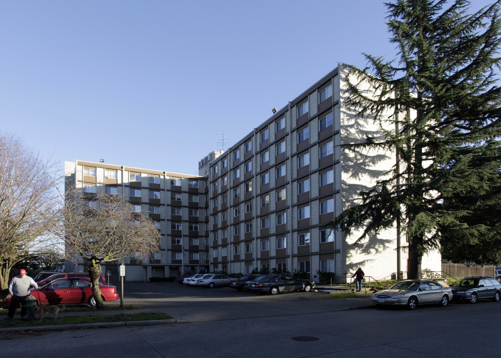 Cedervale House in Seattle, WA - Building Photo