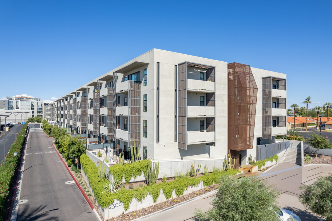 Contour on Campbell in Phoenix, AZ - Building Photo