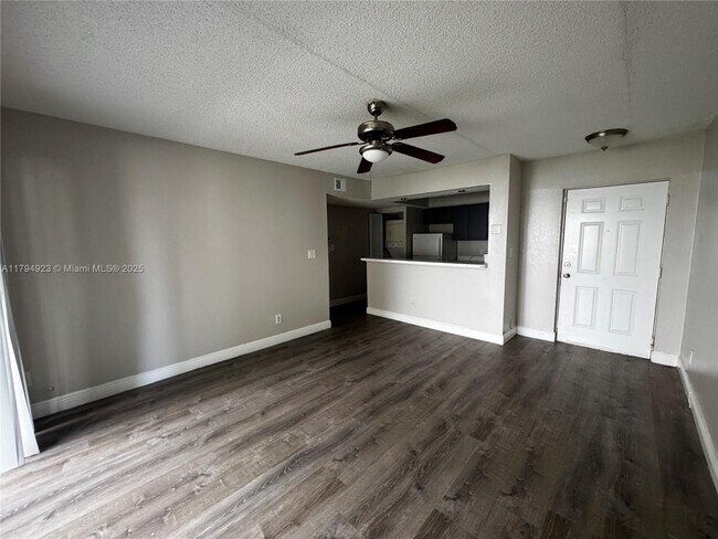 5646 Rock Island Rd in Tamarac, FL - Building Photo - Building Photo