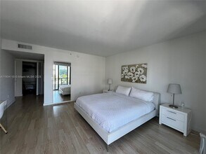 2600 E Hallandale Beach Blvd, Unit t401 in Hallandale Beach, FL - Building Photo - Building Photo