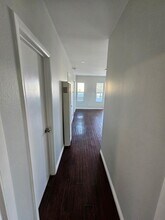 1215 E 15th St, Unit 1215 in a half in Long Beach, CA - Foto de edificio - Building Photo