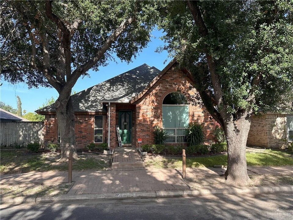 4900 N 4th St in McAllen, TX - Building Photo