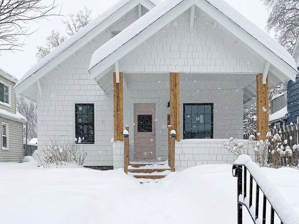 878 18th Ave SE in Minneapolis, MN - Building Photo