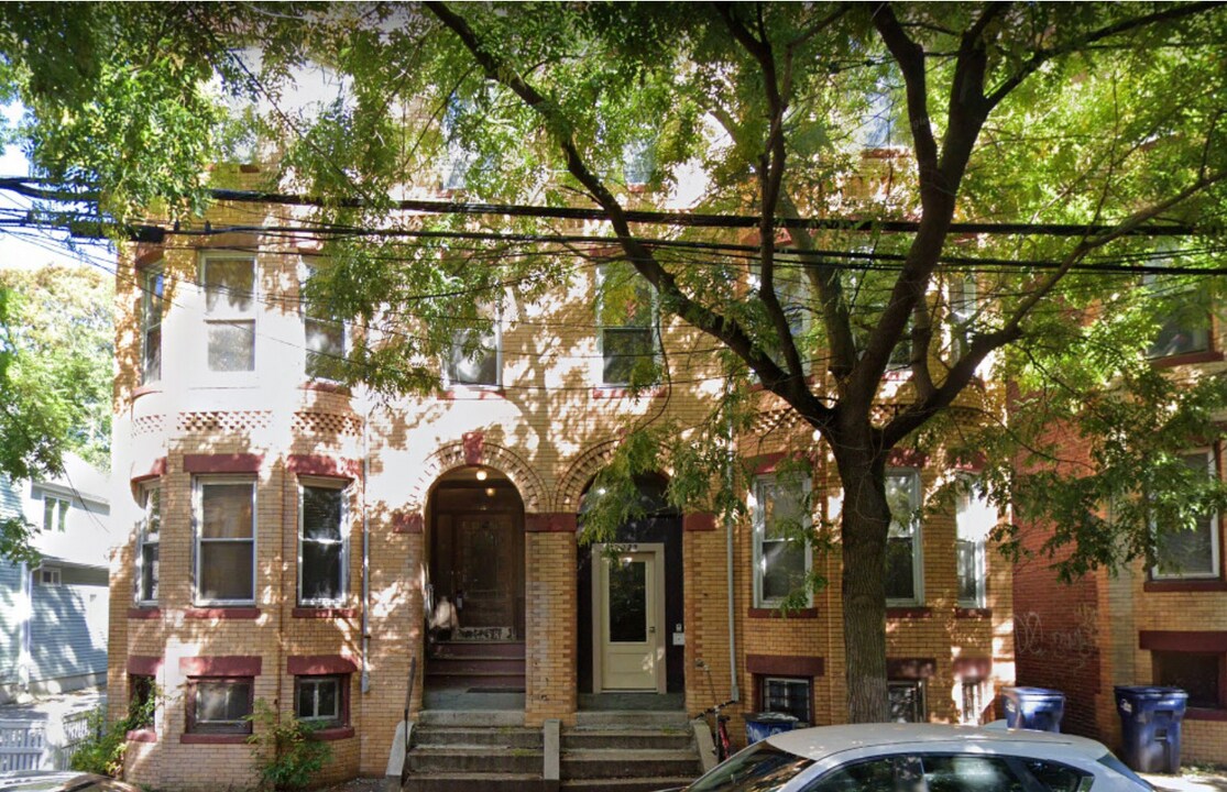 129 Cedar St, Unit 1 in Boston, MA - Foto de edificio