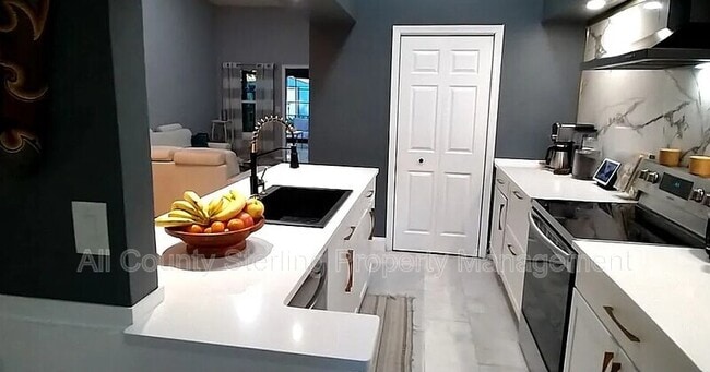 3836 SW 30th Terrace