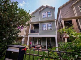 228 E Woodland St in Houston, TX - Building Photo