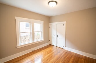 1305 Cottage Ln in Jefferson City, MO - Building Photo - Building Photo