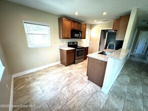 230 Crown Blvd in Melbourne, FL - Building Photo - Building Photo